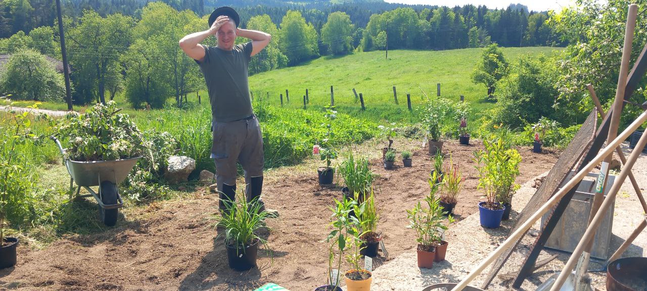 Claus beim Gärtnern